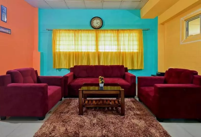 Hotelli Oyo Flagship 81524 Gp Lodge