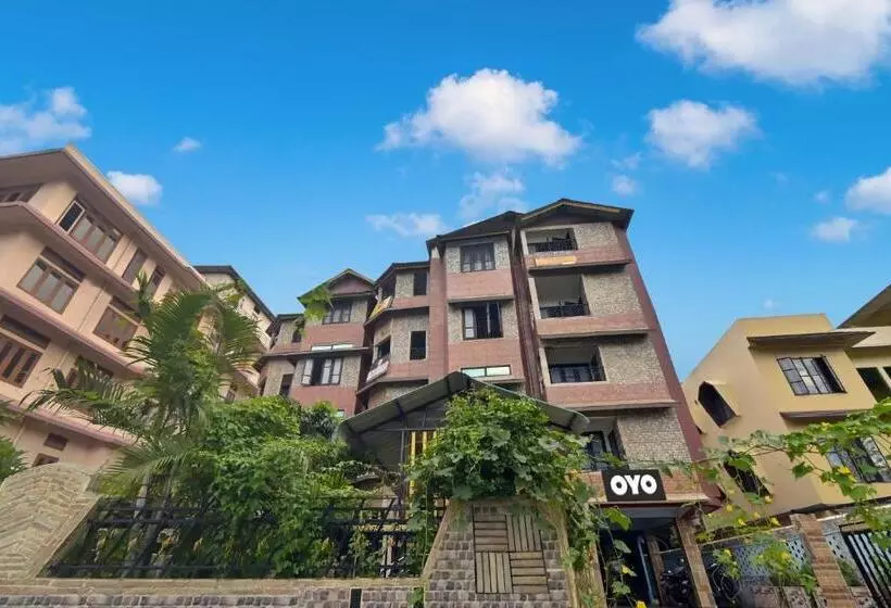 Hotelli Oyo Flagship 81524 Gp Lodge