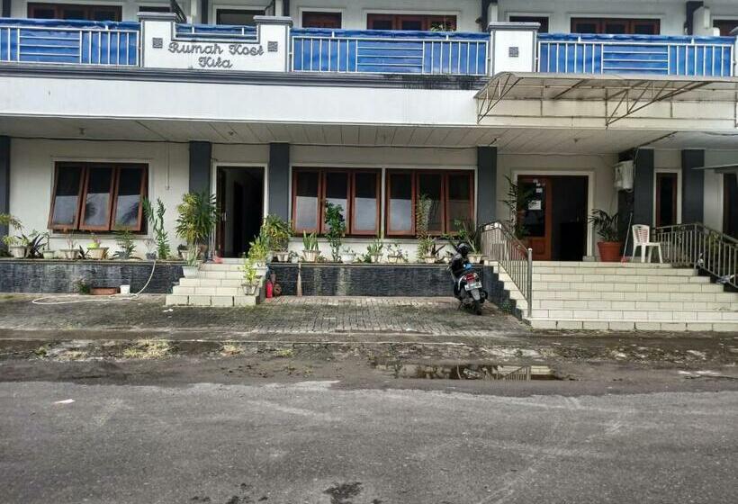 בית מלון כפרי Spot On 92782 Rumah Kost Kita Tarakan