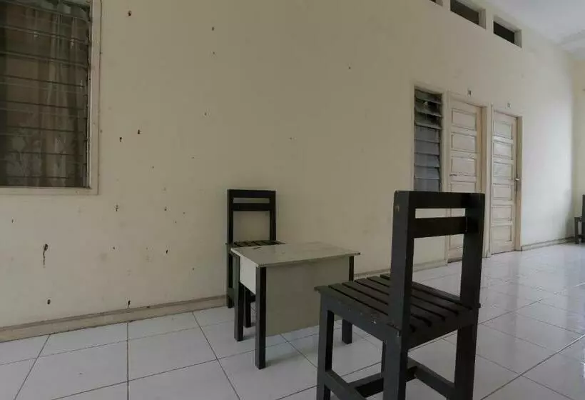 Hotelli Spot On 92782 Rumah Kost Kita Tarakan