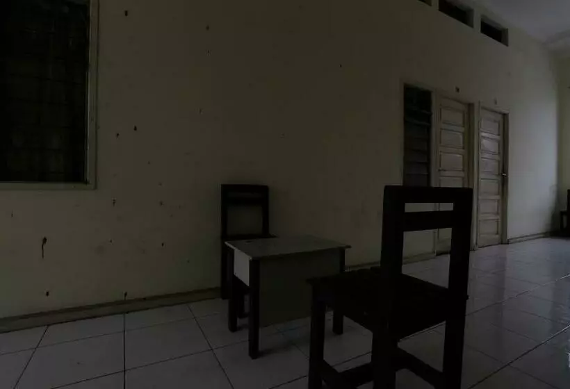 Hotelli Spot On 92782 Rumah Kost Kita Tarakan