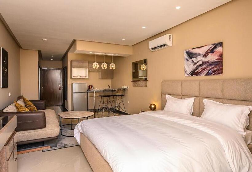 Hotel Playa Del Pacha Suites