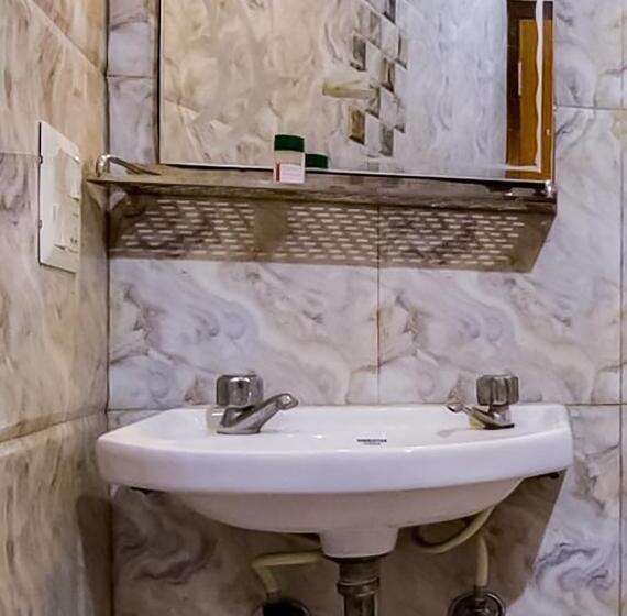 هتل Roomshala 095 Shyam Villa