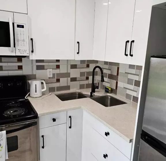 پانسیون Awesome Guest Suite