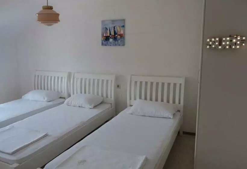 پانسیون Kite House, Shared Bathroom & Kitchen