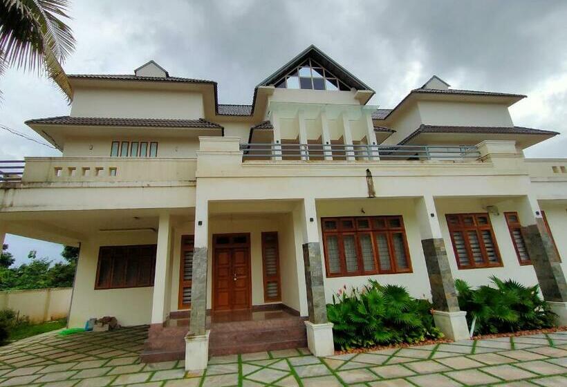 פנסיון Nandhanam Holidays