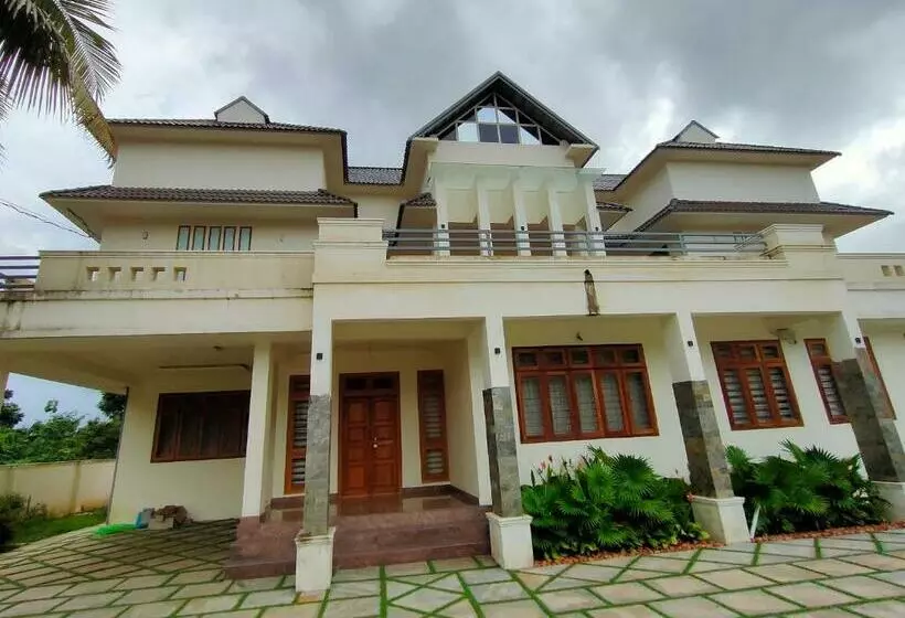 ペンション Nandhanam Holidays