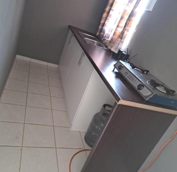 פנסיון Village Gardens