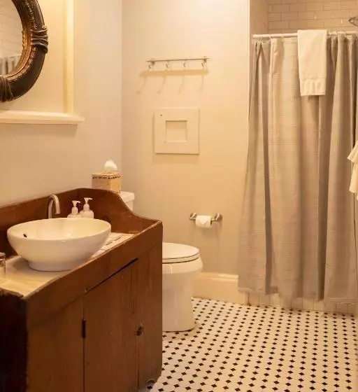 تختخواب و صبحانه Onesixtyfive, The Inn On Park Row