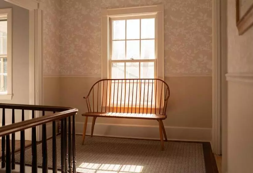 تختخواب و صبحانه Onesixtyfive, The Inn On Park Row