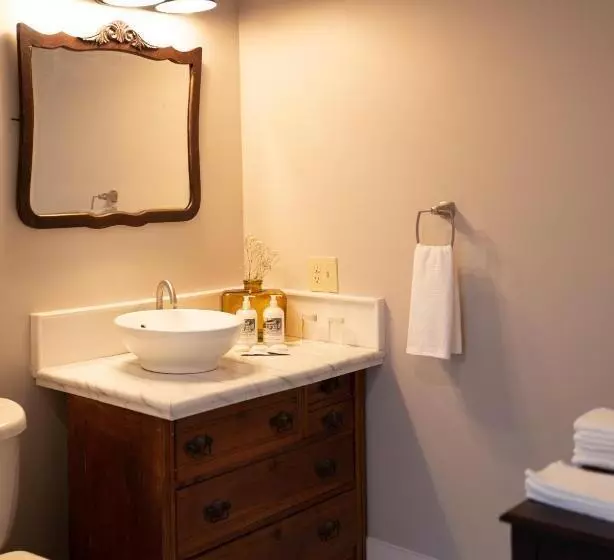 تختخواب و صبحانه Onesixtyfive, The Inn On Park Row