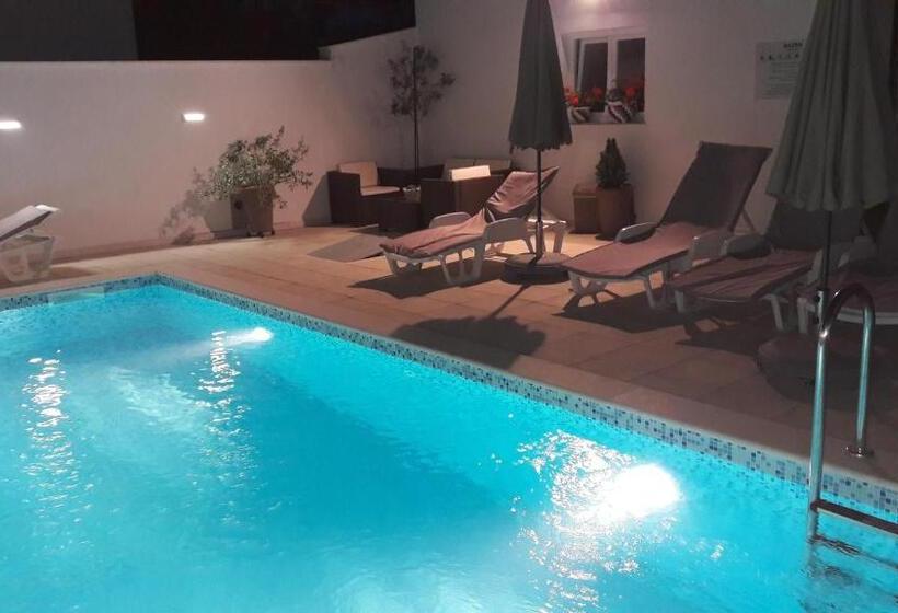 فندق Apartments Batur