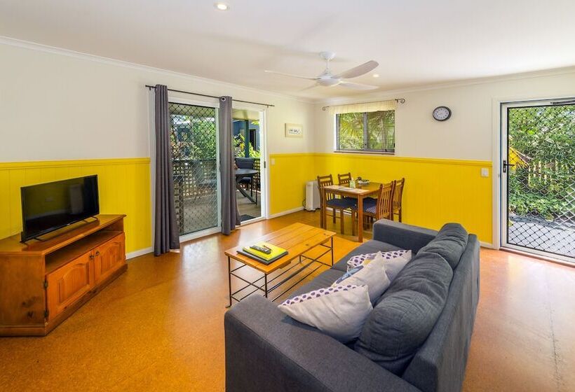 בית מלון כפרי Safety Beach Ocean Bungalows