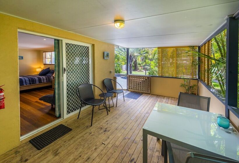 בית מלון כפרי Safety Beach Ocean Bungalows