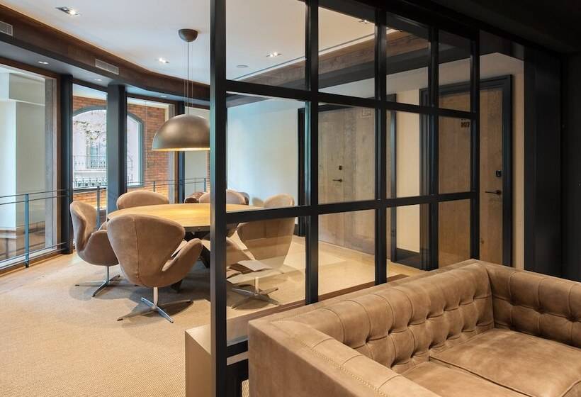 Отель The Corner