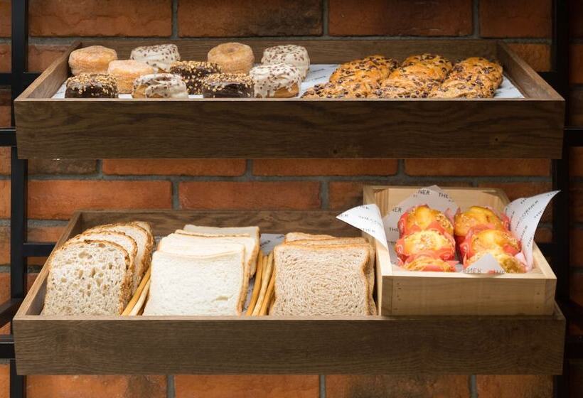 Отель The Corner