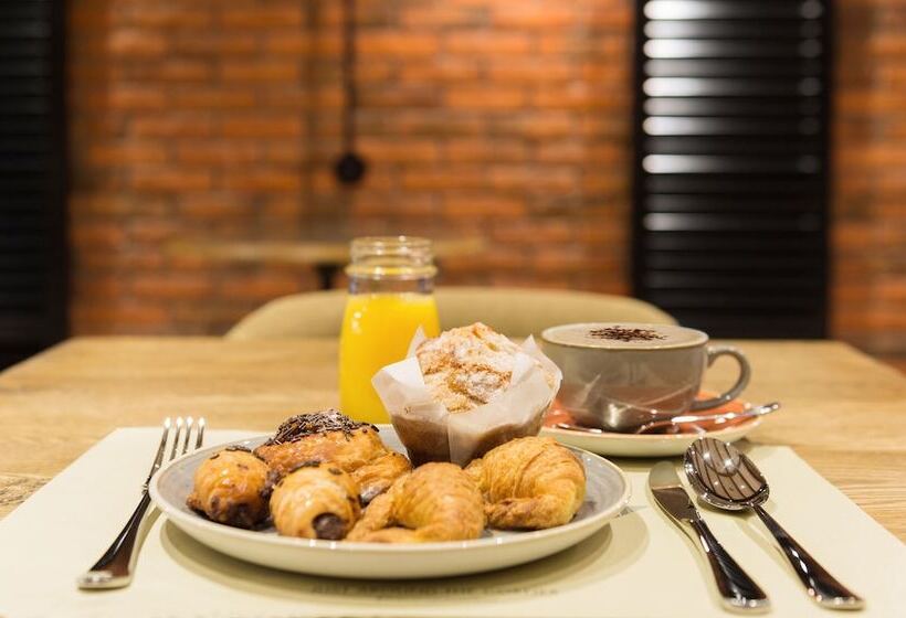 Отель The Corner