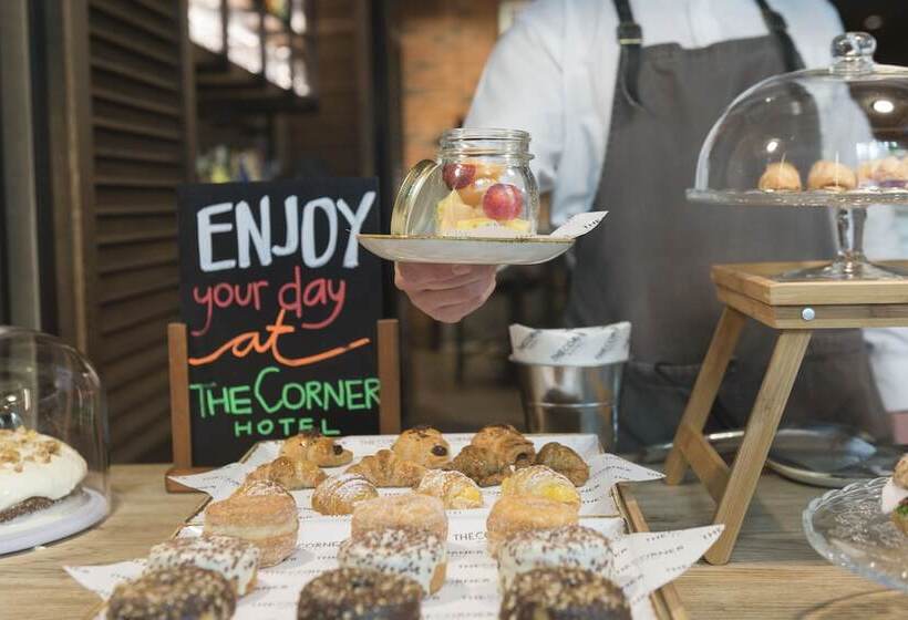 Отель The Corner