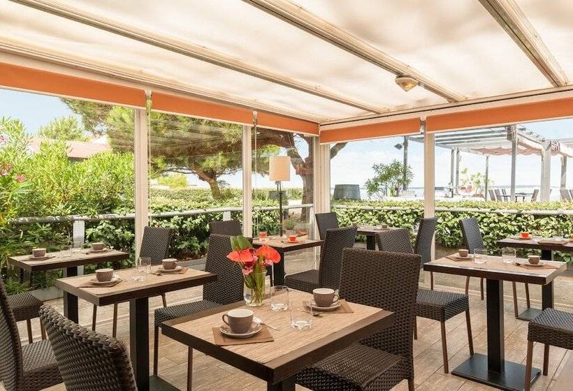 Отель Hôtel De La Plage