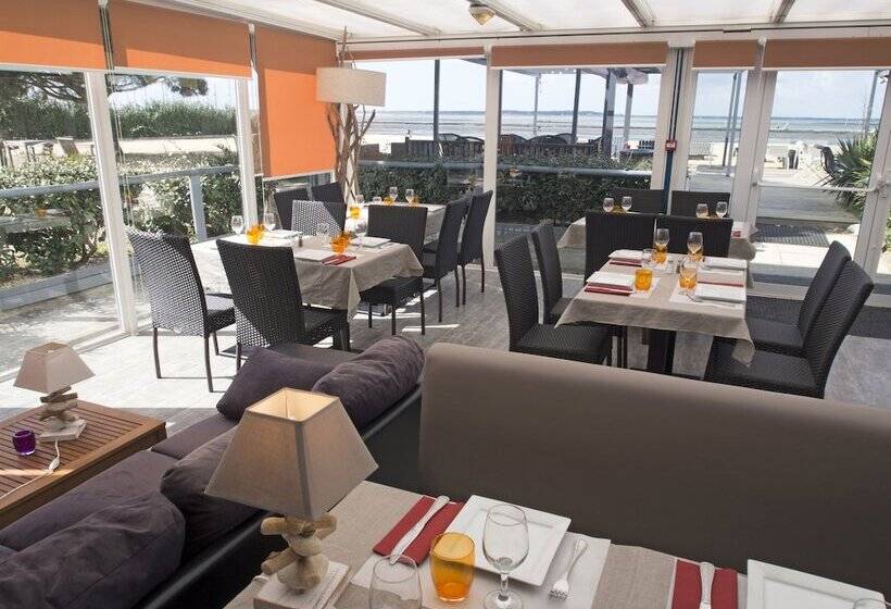 Отель Hôtel De La Plage