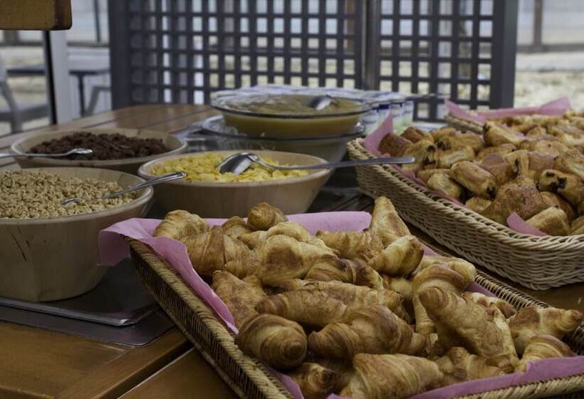 Отель Hôtel De La Plage