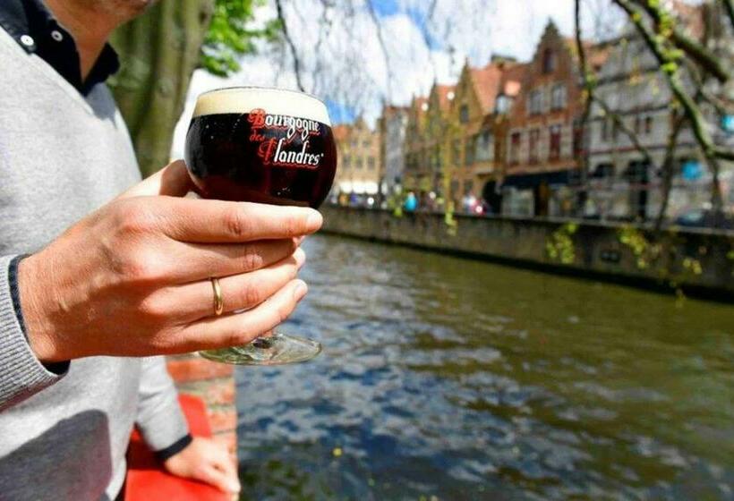 호스텔 Two Guest Rooms In Stylish Villa   Free Bikes