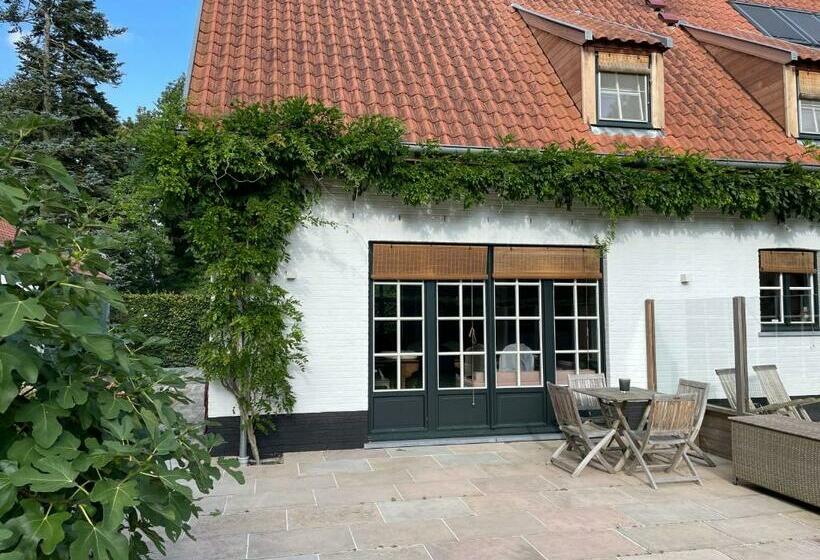 호스텔 Two Guest Rooms In Stylish Villa   Free Bikes