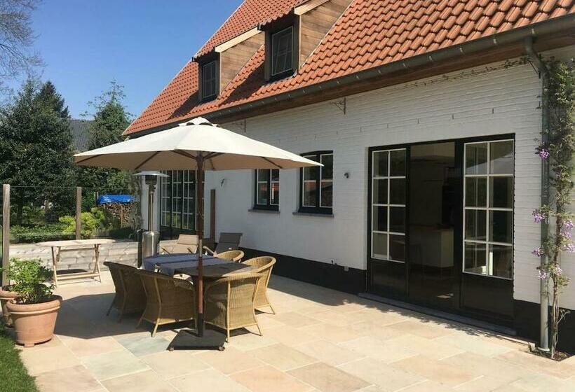 호스텔 Two Guest Rooms In Stylish Villa   Free Bikes