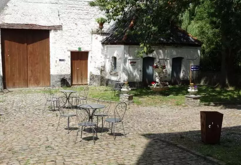 Aamiaismajoitus (B&B) Le Domaine Du Château Blanc à 10 Minutes De Pairi Daiza