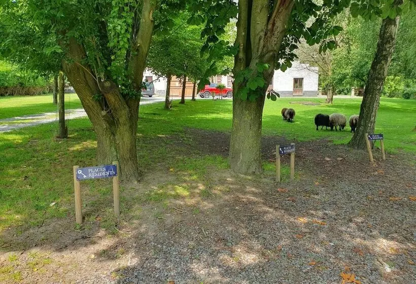 Aamiaismajoitus (B&B) Le Domaine Du Château Blanc à 10 Minutes De Pairi Daiza