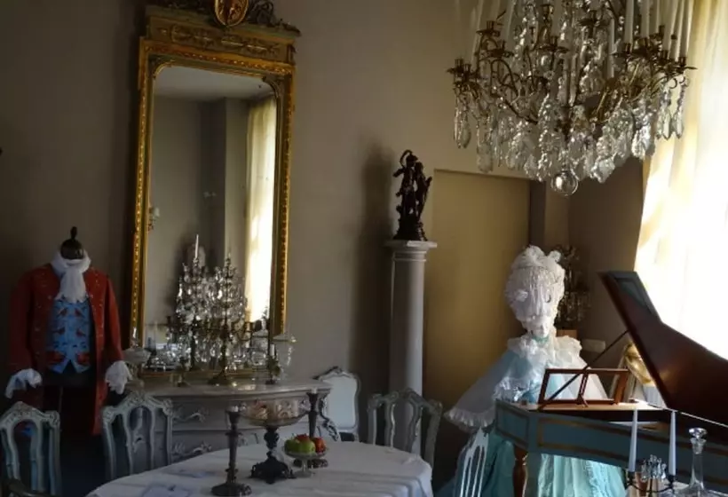 Aamiaismajoitus (B&B) Le Domaine Du Château Blanc à 10 Minutes De Pairi Daiza