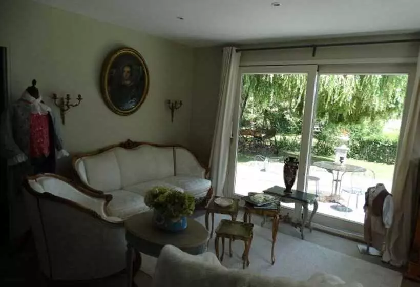 Aamiaismajoitus (B&B) Le Domaine Du Château Blanc à 10 Minutes De Pairi Daiza