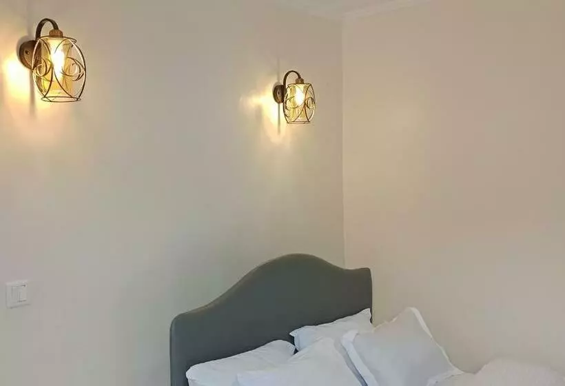 هتل کپسول Redhill Homely Stay
