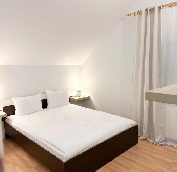 هاستل Hanul Lui Ionut 2