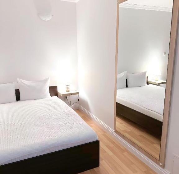 هاستل Hanul Lui Ionut 2