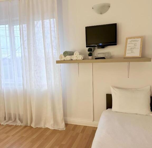 هاستل Hanul Lui Ionut 2