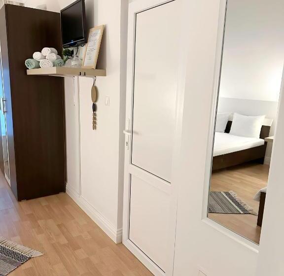 هاستل Hanul Lui Ionut 2