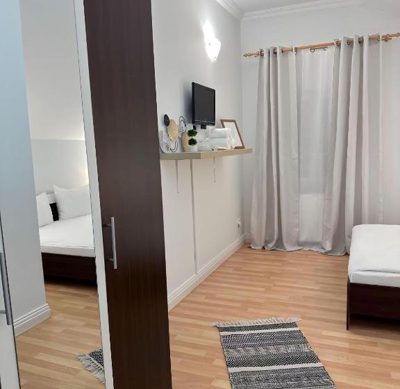 هاستل Hanul Lui Ionut 2