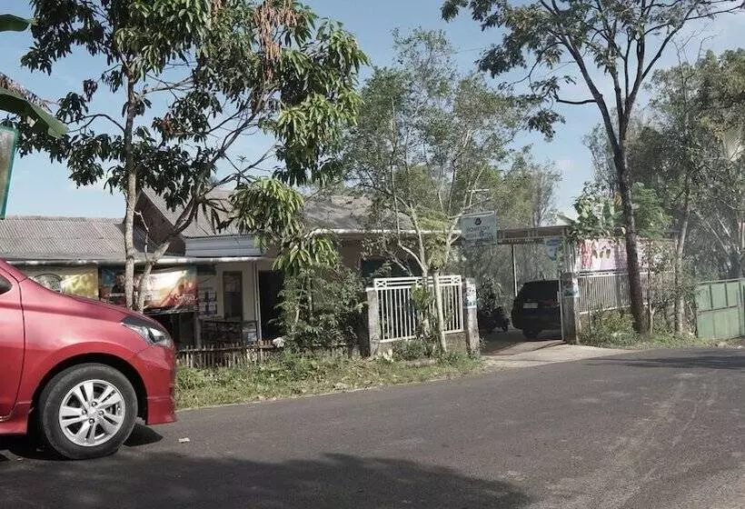 Hotelli Spot On 92699 Irish Irish Homestay