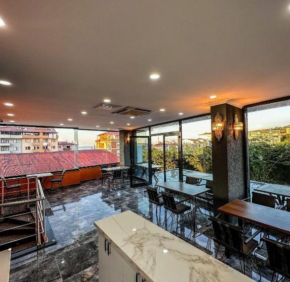 Metehan Sui̇t Apart