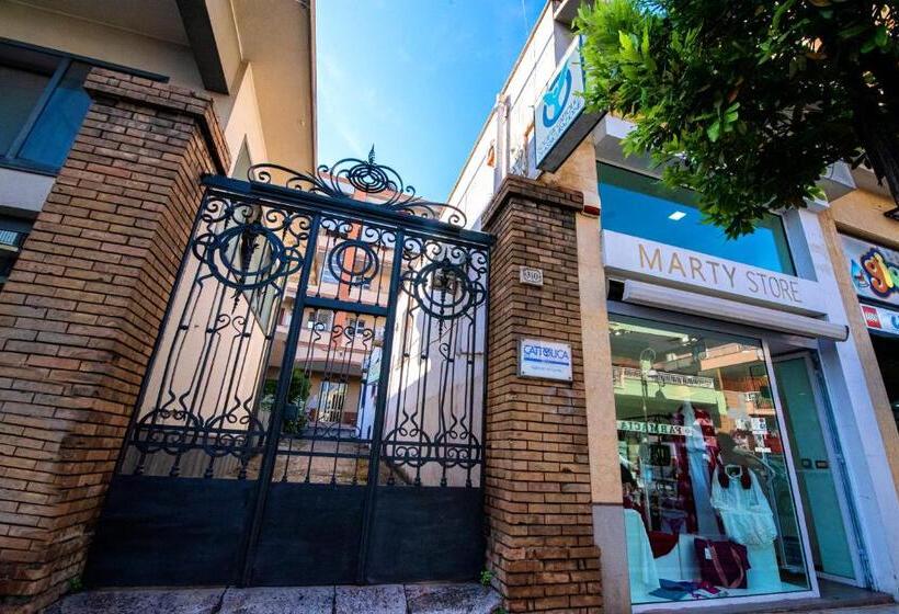 膳宿费 Domus Luì