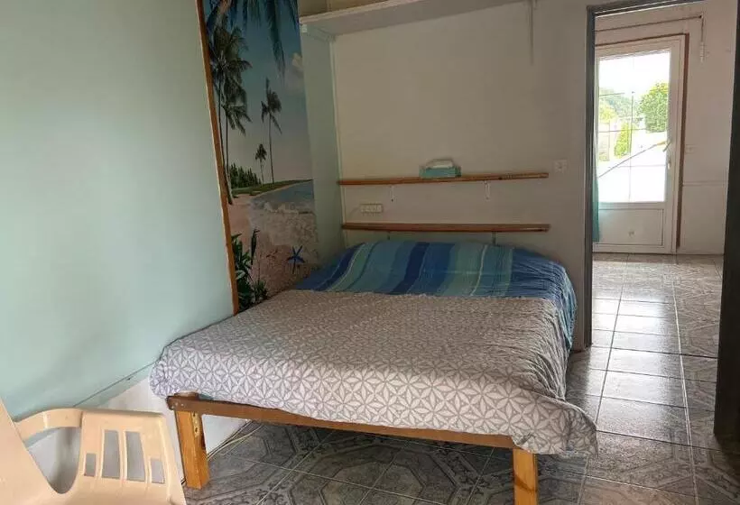 ペンション 2 à 4 Pers Appartement Dans Maisonnette Piscine Chambre Double Salle De Bain Privatif