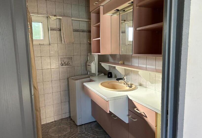 펜션 2 à 4 Pers Appartement Dans Maisonnette Piscine Chambre Double Salle De Bain Privatif