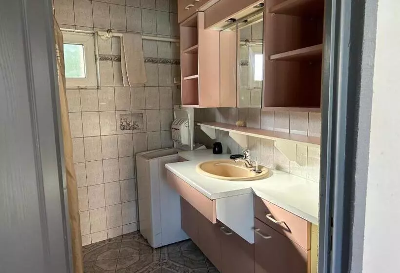 ペンション 2 à 4 Pers Appartement Dans Maisonnette Piscine Chambre Double Salle De Bain Privatif