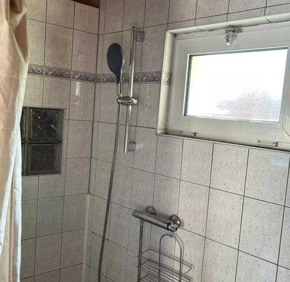 펜션 2 à 4 Pers Appartement Dans Maisonnette Piscine Chambre Double Salle De Bain Privatif