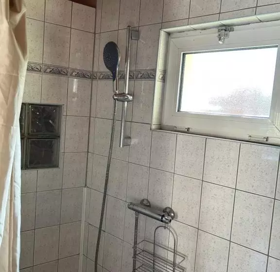 ペンション 2 à 4 Pers Appartement Dans Maisonnette Piscine Chambre Double Salle De Bain Privatif