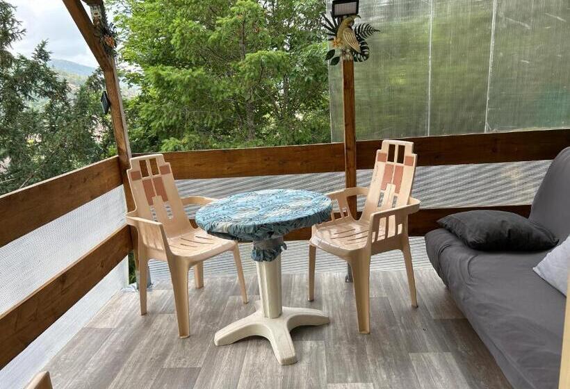 펜션 2 à 4 Pers Appartement Dans Maisonnette Piscine Chambre Double Salle De Bain Privatif