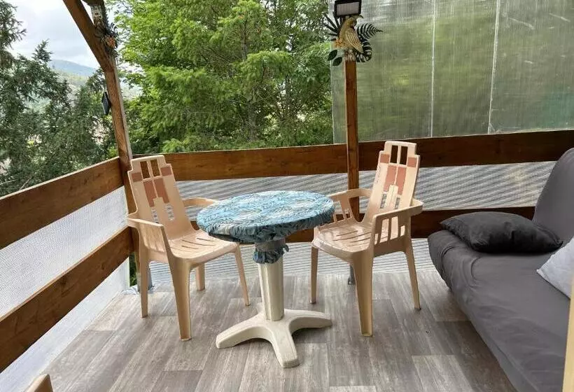 ペンション 2 à 4 Pers Appartement Dans Maisonnette Piscine Chambre Double Salle De Bain Privatif
