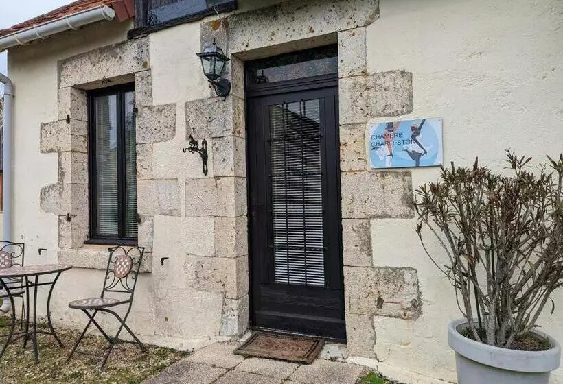 ペンション Guestroom Bouges Le Château, 1 Pièce, 2 Personnes Fr 1 591 518