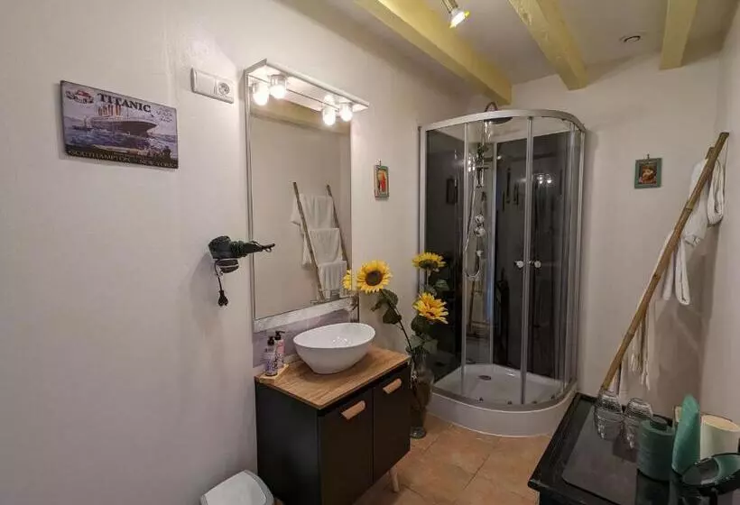 ペンション Guestroom Bouges Le Château, 1 Pièce, 2 Personnes Fr 1 591 518
